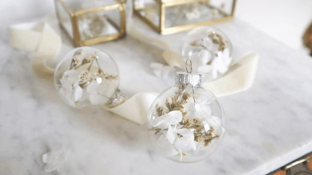 Boules de noel fleuries